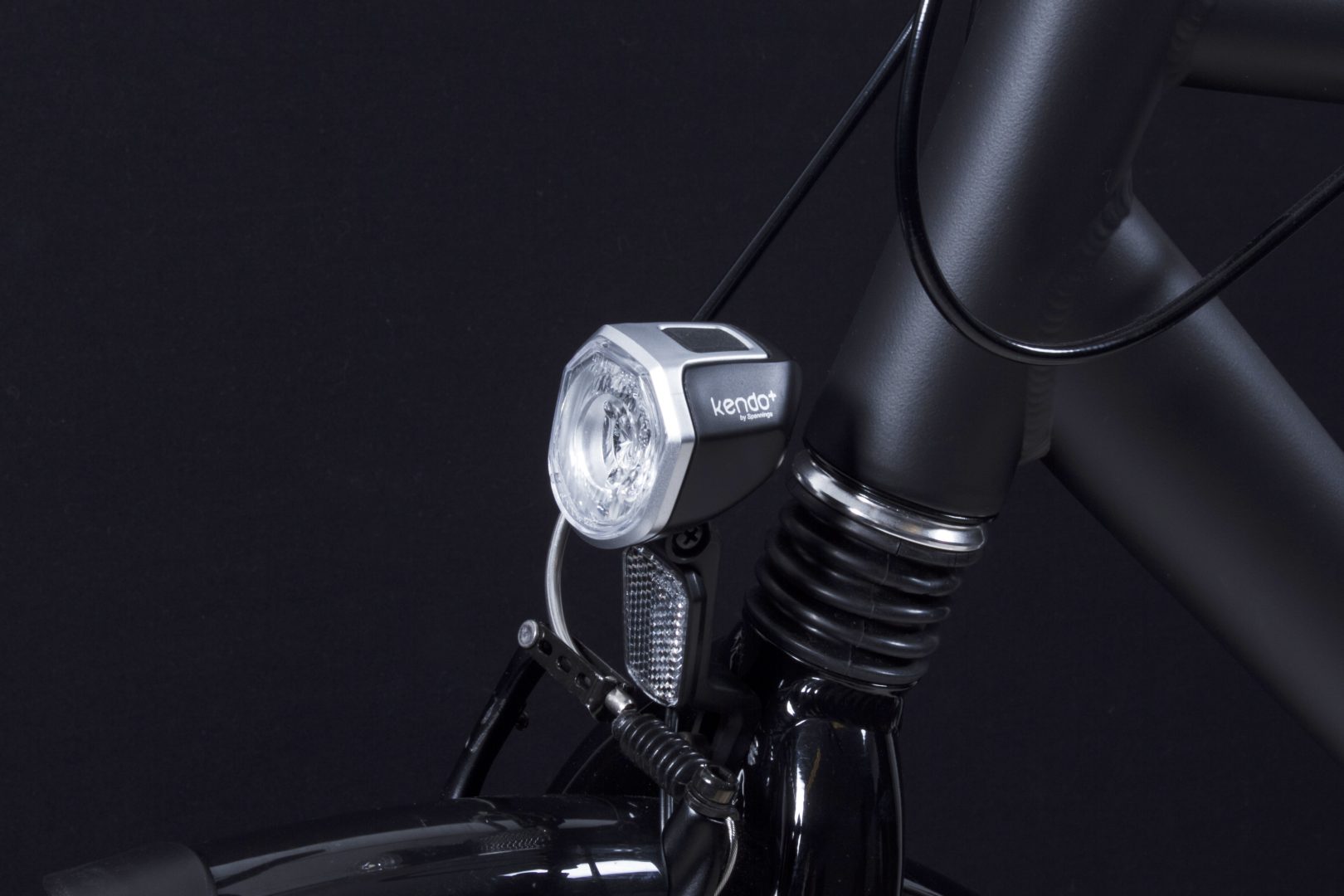 Kendo+ headlamp on front fork with Bh 06 bracket close up