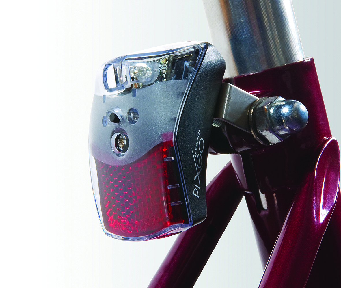 Pixeo rearlight on seat post with Br 02 bracket close up
