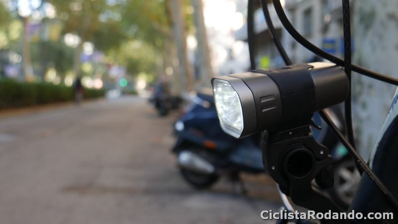 Axendo 60 USB headlamp review by Ciclista Rodando
