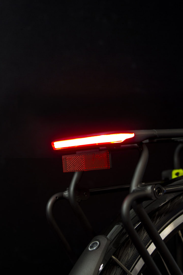 Glow rearlight on carrier from side