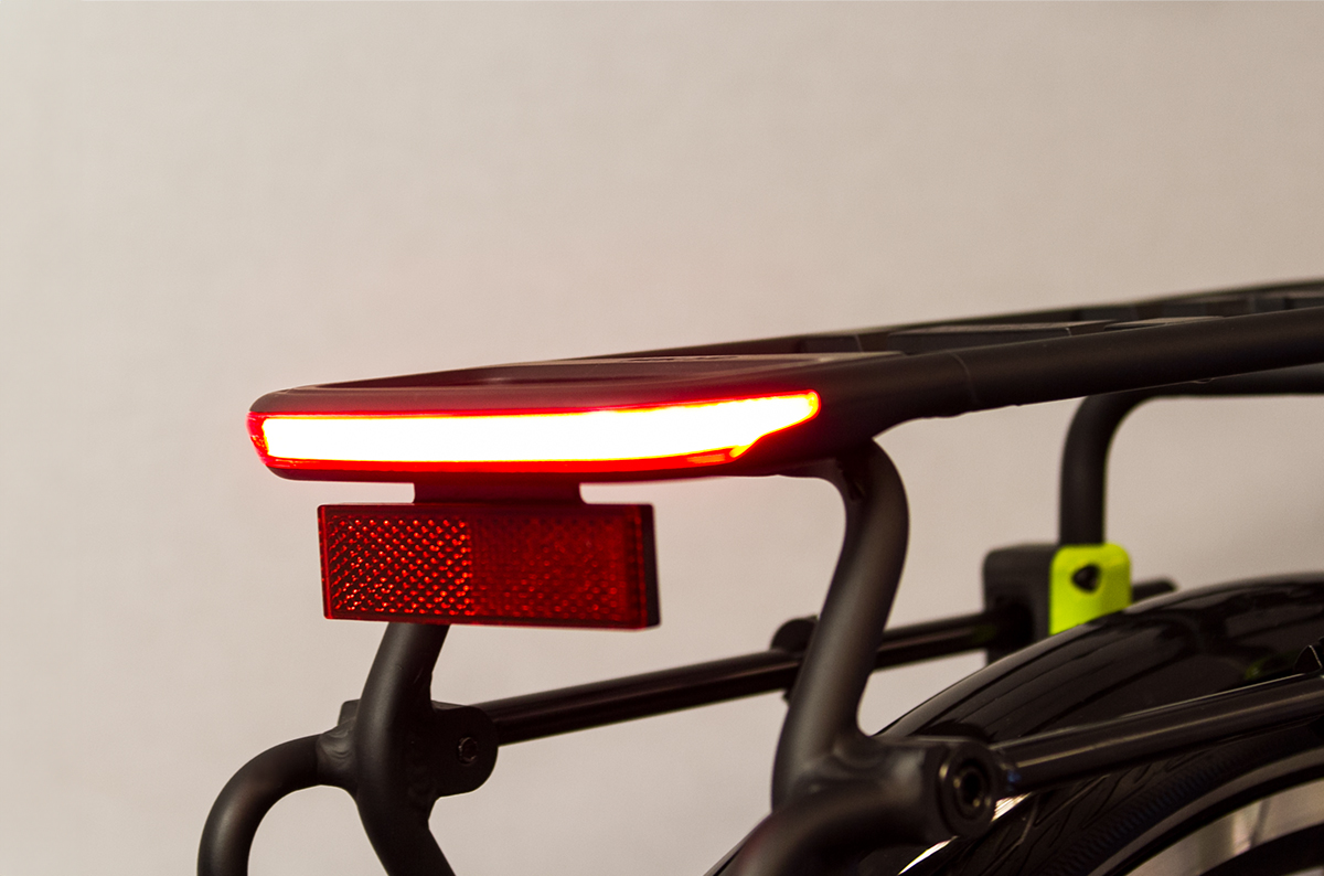The GLOW rear light from Spanninga, combined with the RR02 reflector