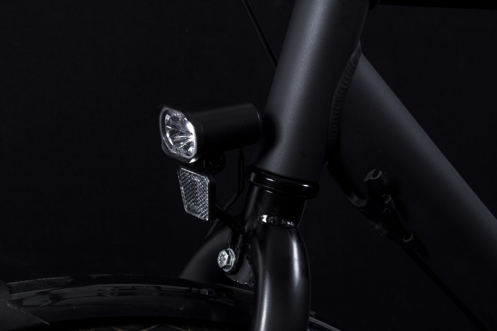 Axendo 30 e-bike headlamp on bicycle off