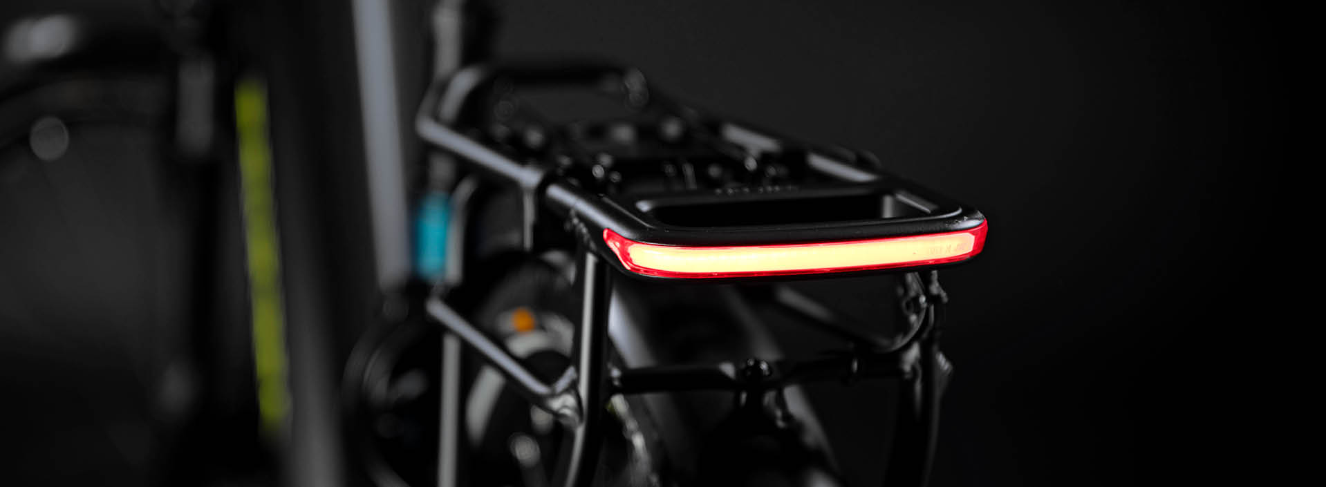Fahrradträger mit GLOW-Rücklicht von Spanninga
